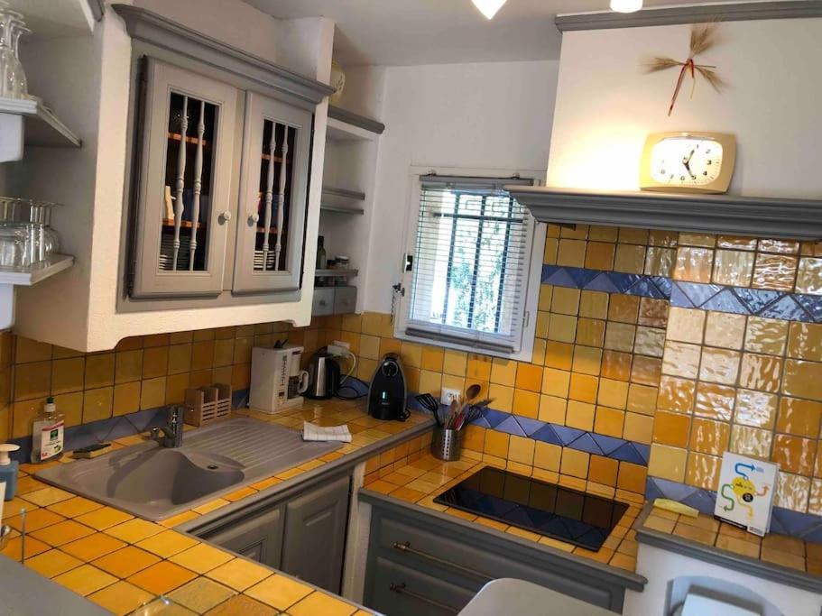 Appartement 60M2 - 2 Chambres A Une Minute Des Plages, Parking Prive Sausset-les-Pins Exterior photo