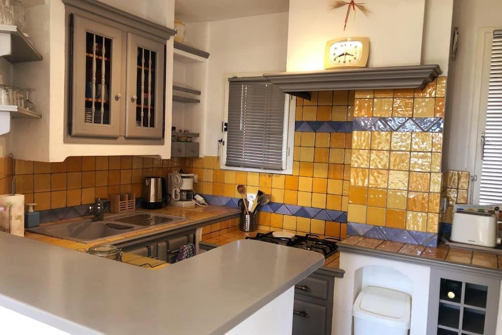 Appartement 60M2 - 2 Chambres A Une Minute Des Plages, Parking Prive Sausset-les-Pins Exterior photo