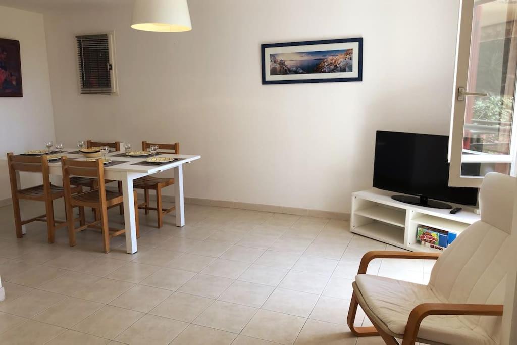 Appartement 60M2 - 2 Chambres A Une Minute Des Plages, Parking Prive Sausset-les-Pins Exterior photo